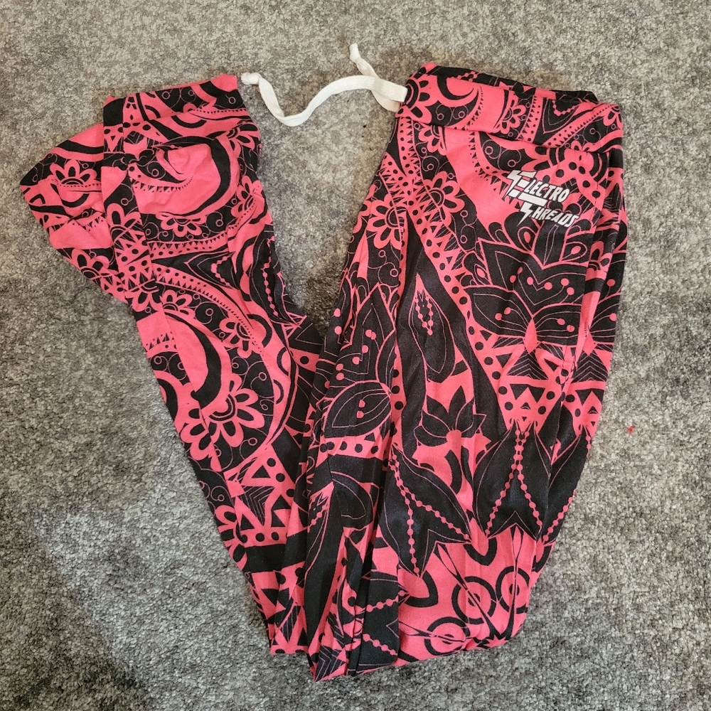 Electro threads pink mandala joggers, EUC SMALL